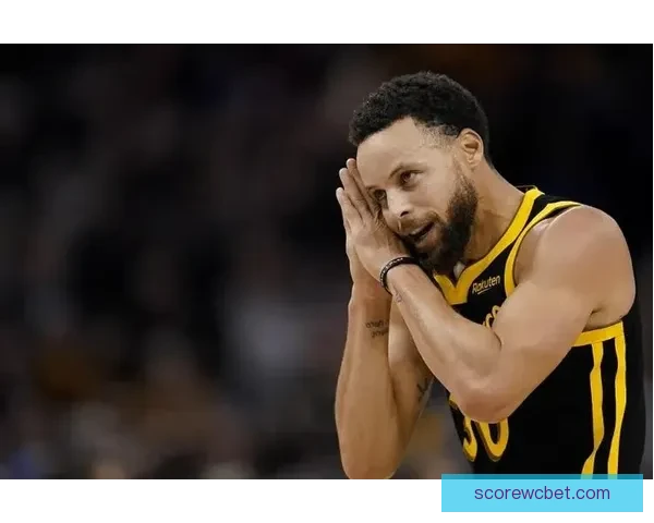 库里晒图致敬父亲球衣退役传奇光芒永照球馆穹顶